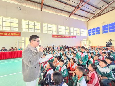 Hoạt động ngoại khoá chủ đề: “Chăm sóc sức khỏe hiệu quả cho gia đình trong mùa lạnh.”